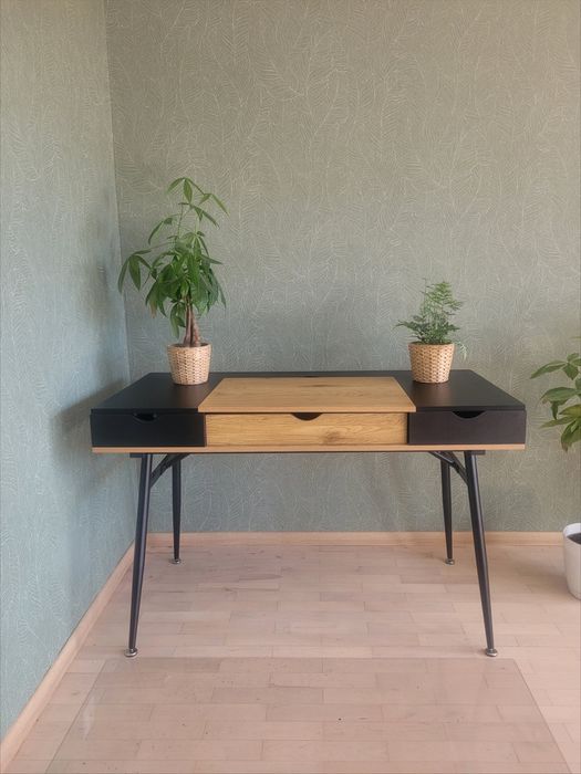 Biurko styl skandynawski drewno dąb czarne szuflada schowki kable