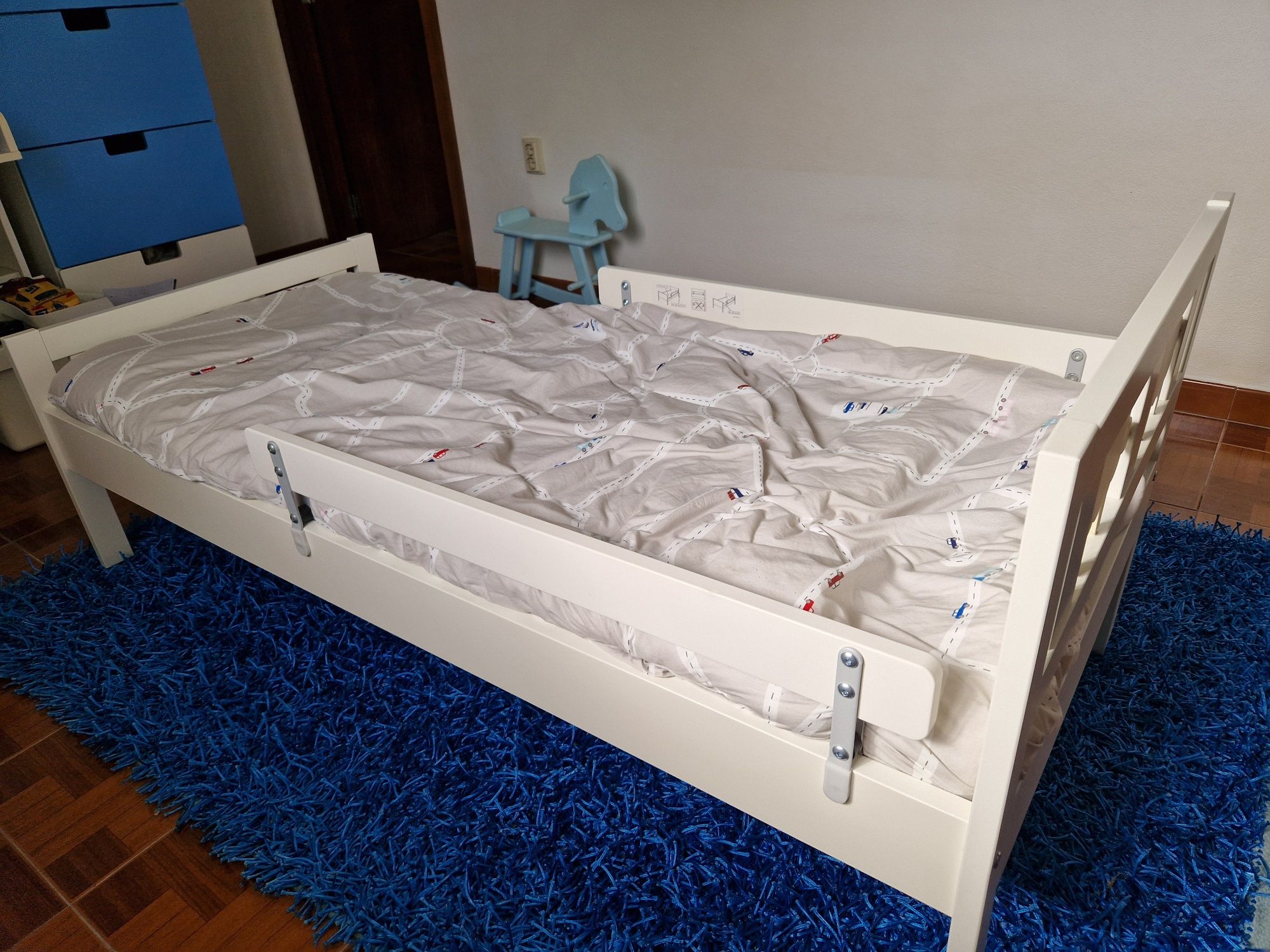 Cama criança  com estrado e colchão
