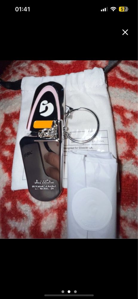 Glossier porta chaves edição limitada