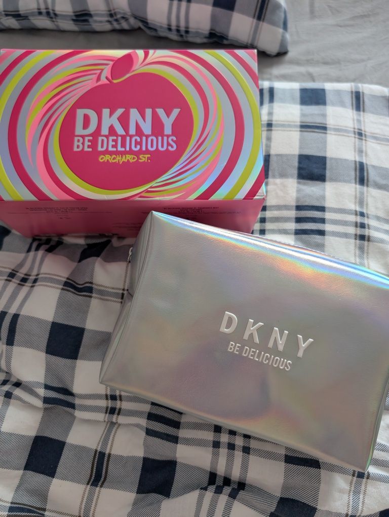DKNY Be Delicious Orchard St. 100ml + srebrna kosmetyczka