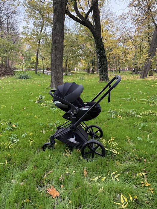 Автокресло черное cybex cloud T Plus i-size