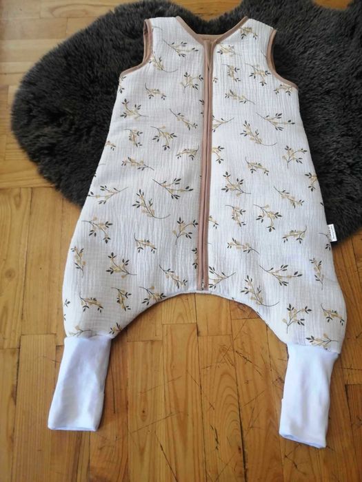 MUŚLINOWY Śpiworek z nogawkami wywijane skarpety