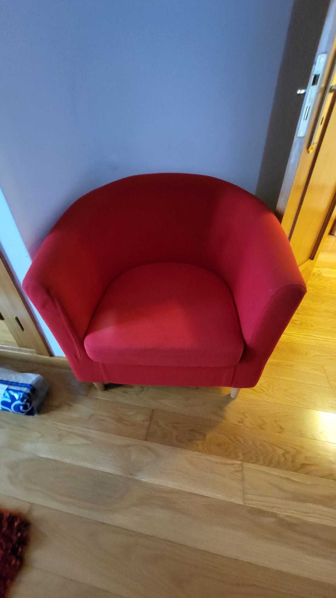 Poltrona Vermelha Estofada