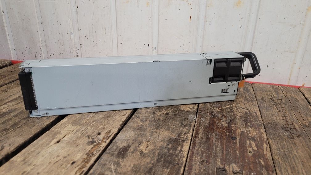 Блок питания ARTESYN 670W.