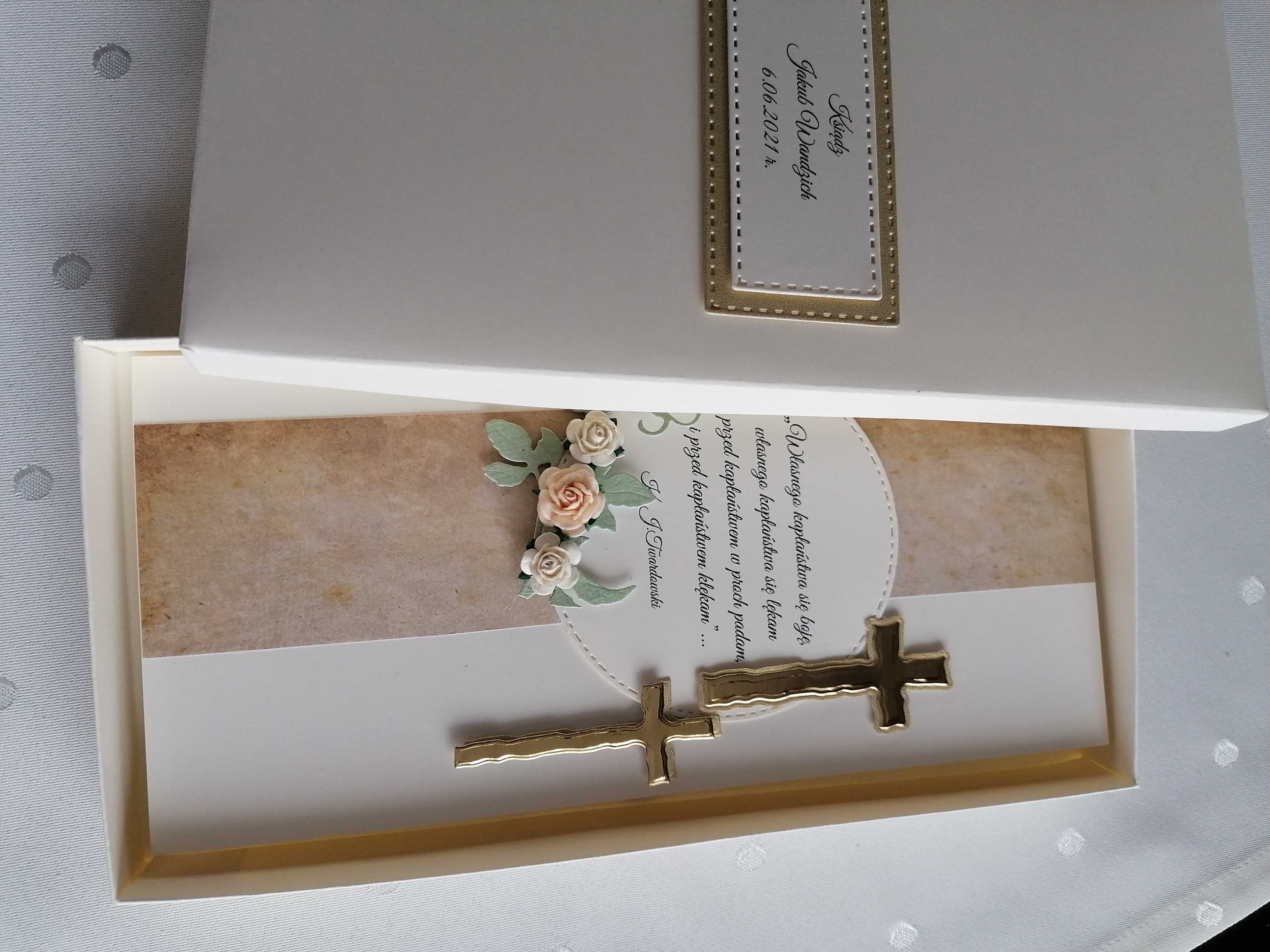 Kartka  w pudełku święcenia, komunia, ślub, urodziny lub inne okazje