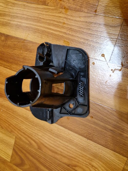 Кріплення правої форсунки  омивача фари BMW X5 F15