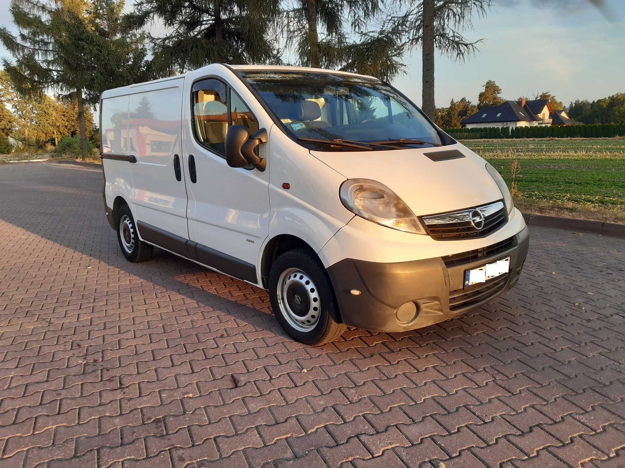 Opel Vivaro 2,0 115 KM klima nowe wtryski niski przebieg