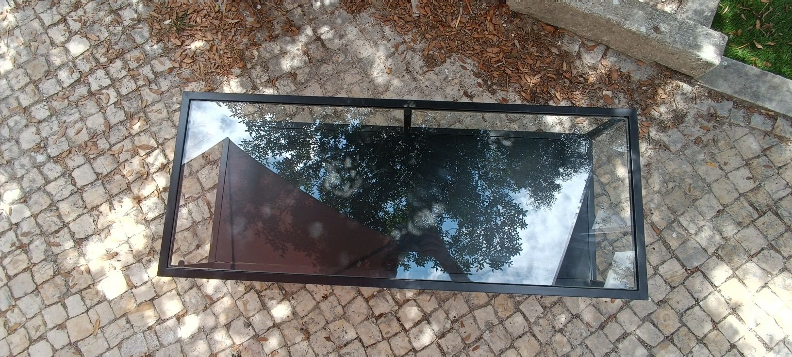 Mesa de centro em ferro com tampo de vidro