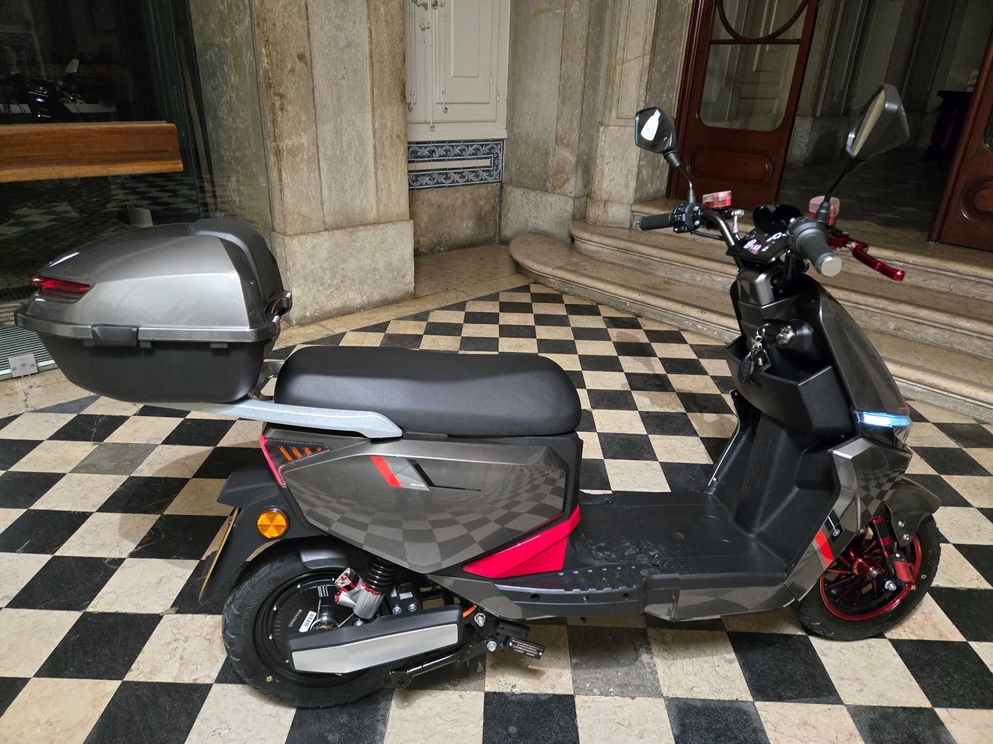 Venda de uma Scooter Raider S4 Sport