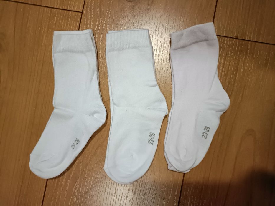 2 pares de meias Novas (23-26) + 1 par Oferta