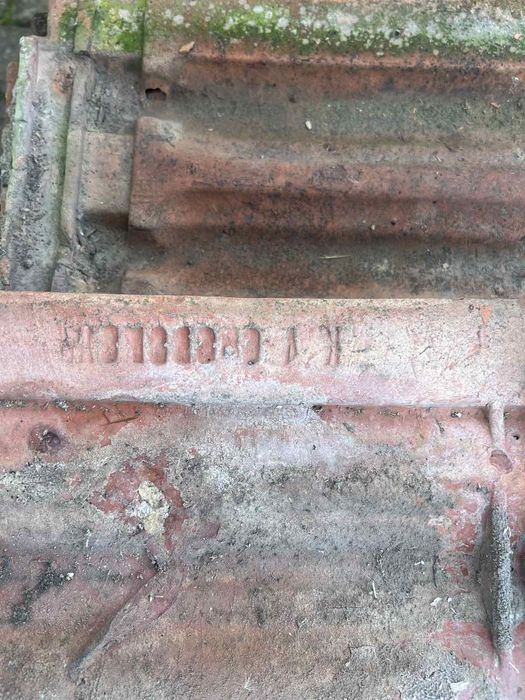 Черепиця дахівка з клеймом