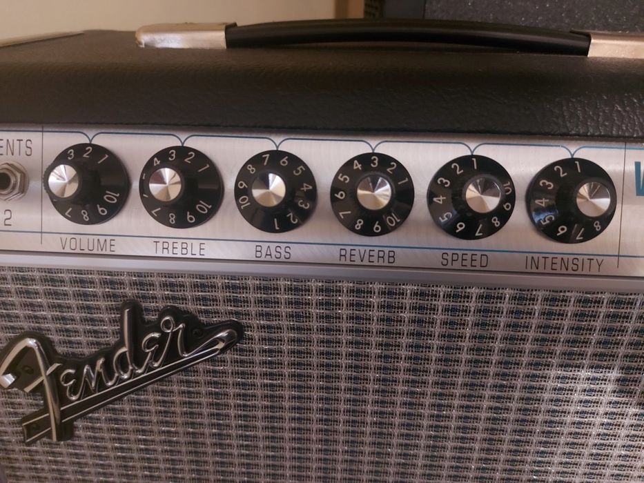 Amplificador Fender Vibro champ ( como Novo)