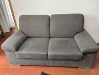 Sofa dois lugares cinzento