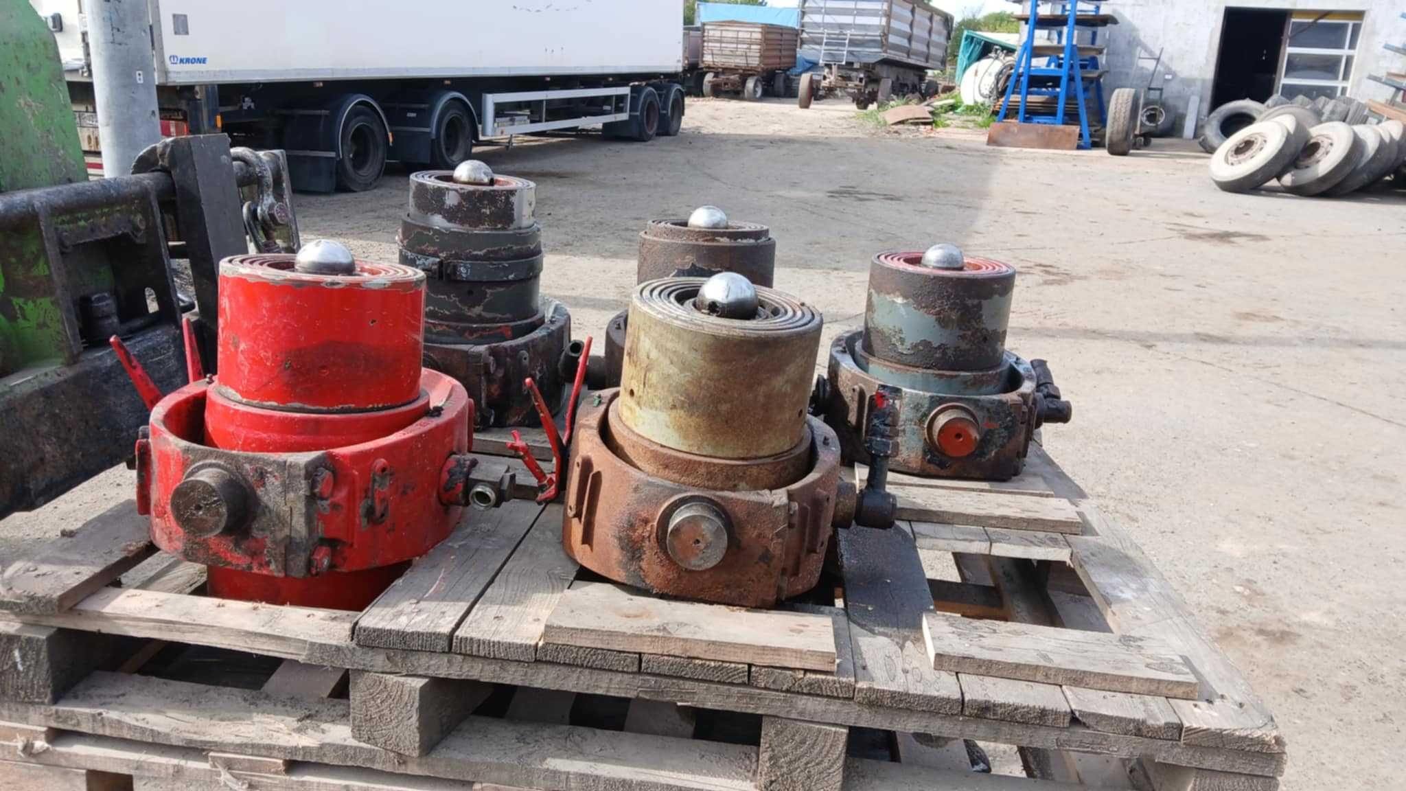 Tłok wywrotu 25 T NUMMI siłownik wywrotu 2650mm skoku kołyska