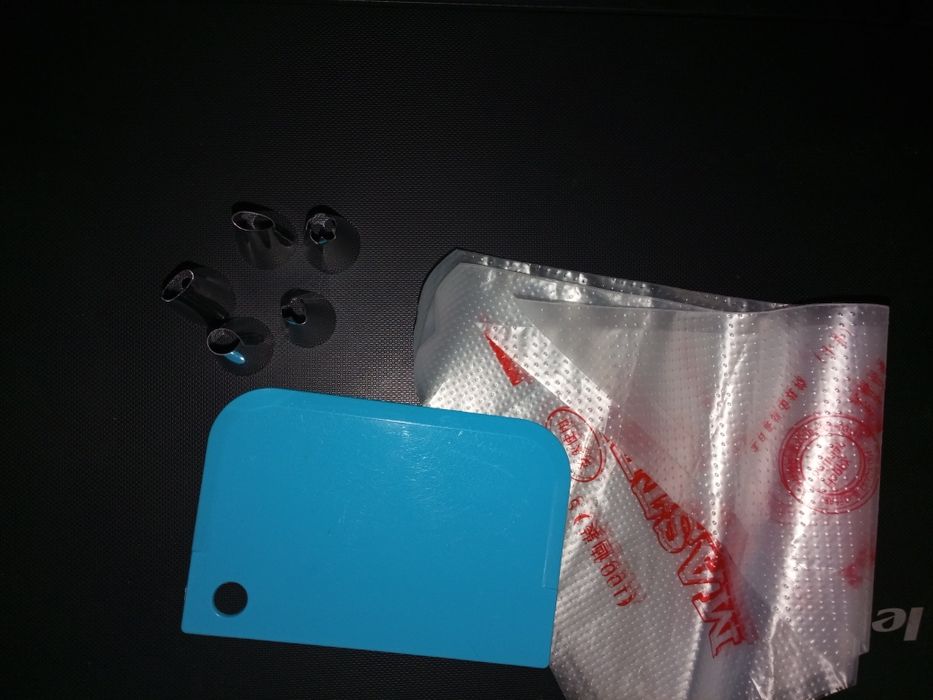 Набор для торта, шпатель для вирівнювання, мішки та насадки для крему,