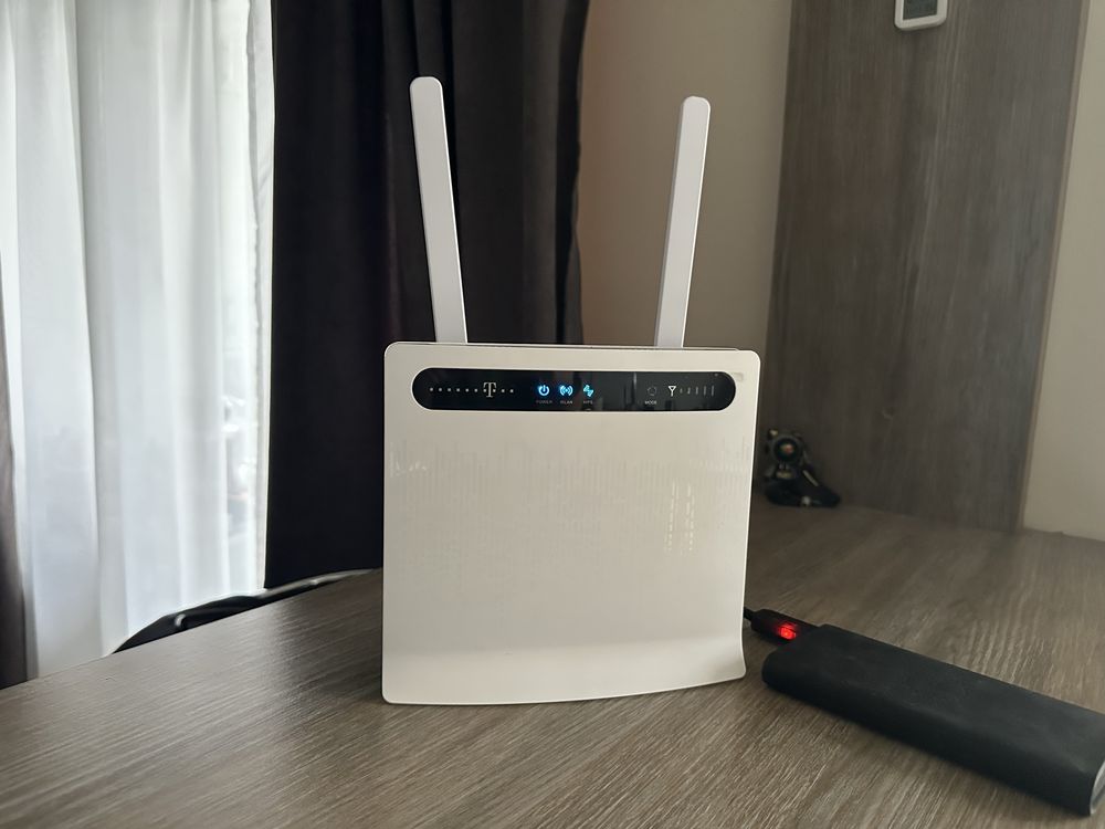 Huawei B593 Wifi LTE 3G router роутер, працює від павербанка + антенни