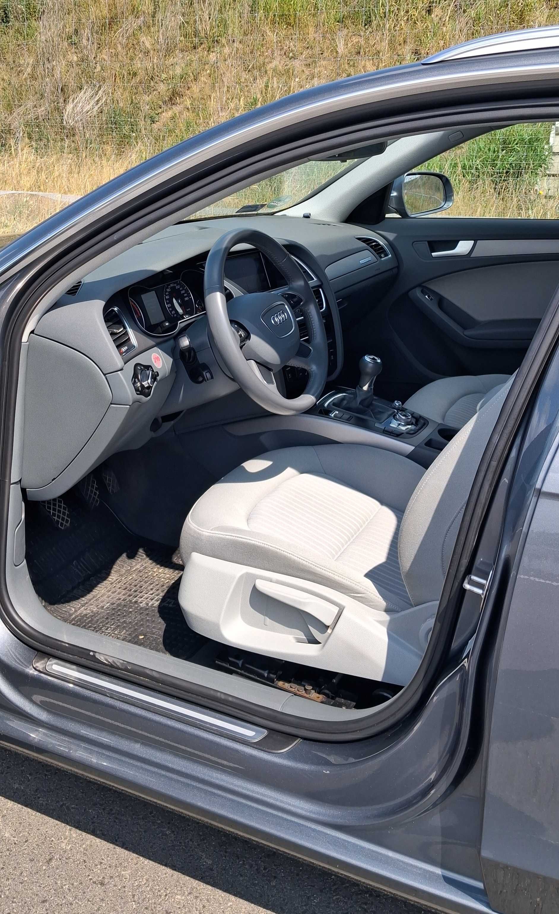 Audi A4 B8 2013r  2,0 TDI  177KM Quarto sprzedam.
