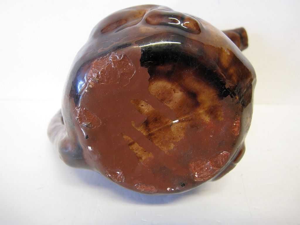 antigo jarro em faiança portuguese em forma de um porco