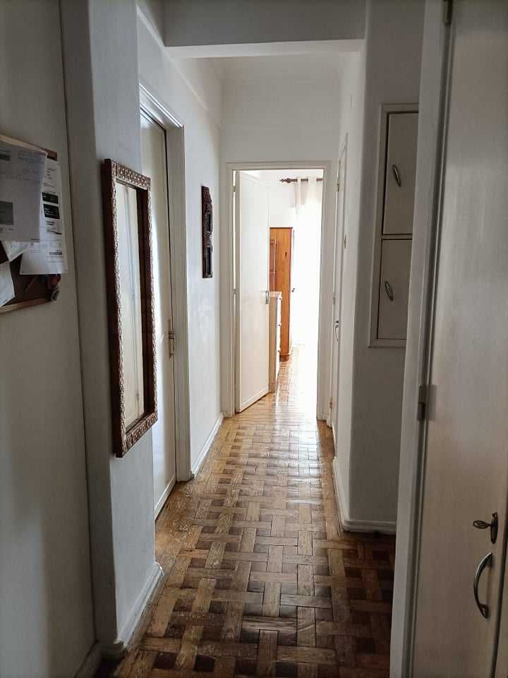 Arrenda-se quarto em Algés
