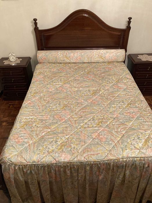 Dois cortinados + Sanefas + Colcha