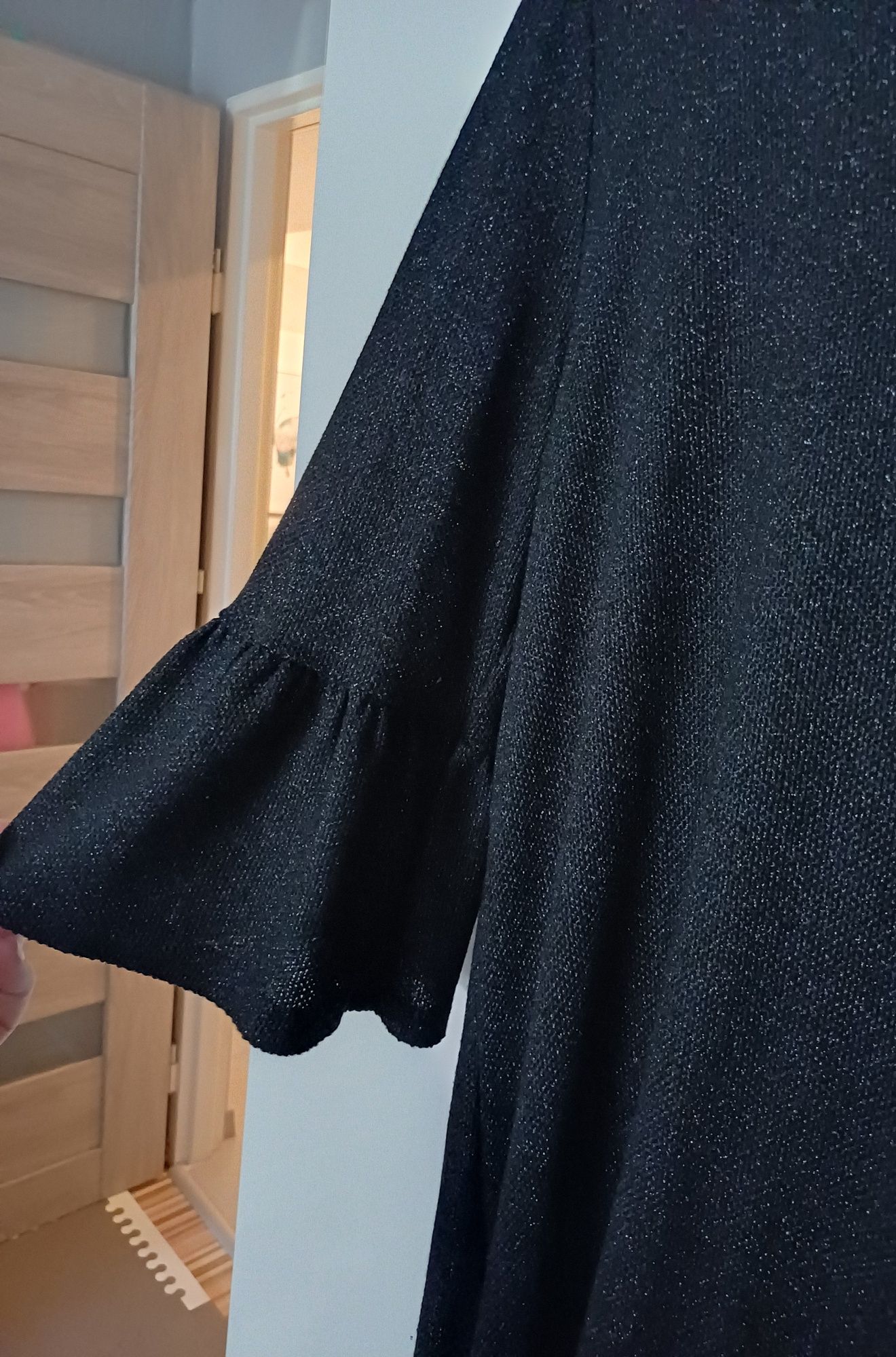 Sukienka czarna ze srebrną nitką s