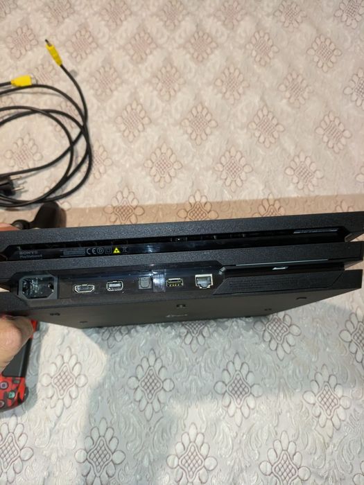 Vendo PS4 Pro 1Tb €275 preço junto