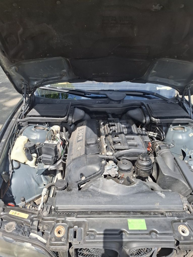 E39 2000r. 2.8 M52 B28 manualna xenon Fv VAT kompletna. Nowe OC