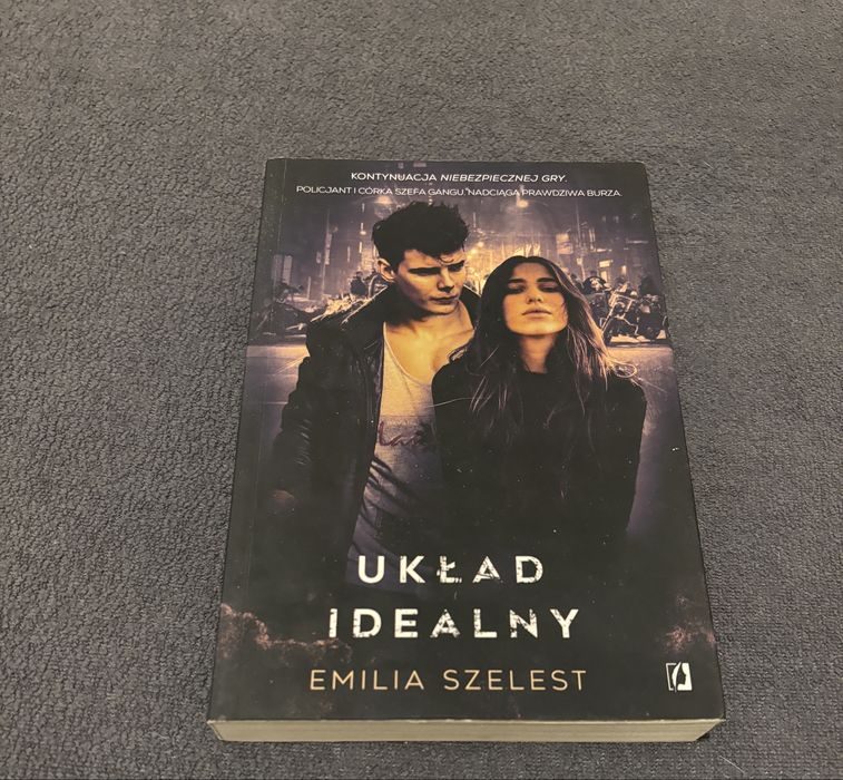 Układ idealny- Emilia Szelest