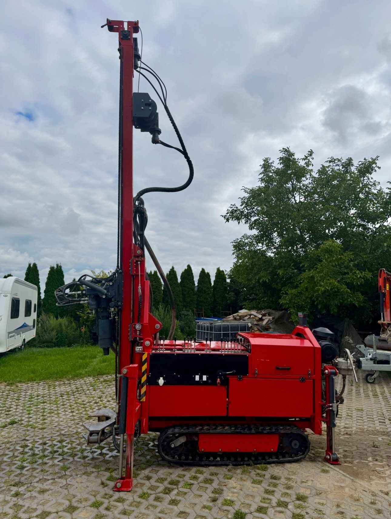 Wiertnica do studni samojezdna mobilna płuczkowa hydrauliczna