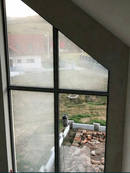 Мийка вікон Аренда прокат робот мойка окон витрин зеркал. Робот