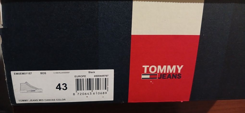 Tommy Hilfiger mid canvas color