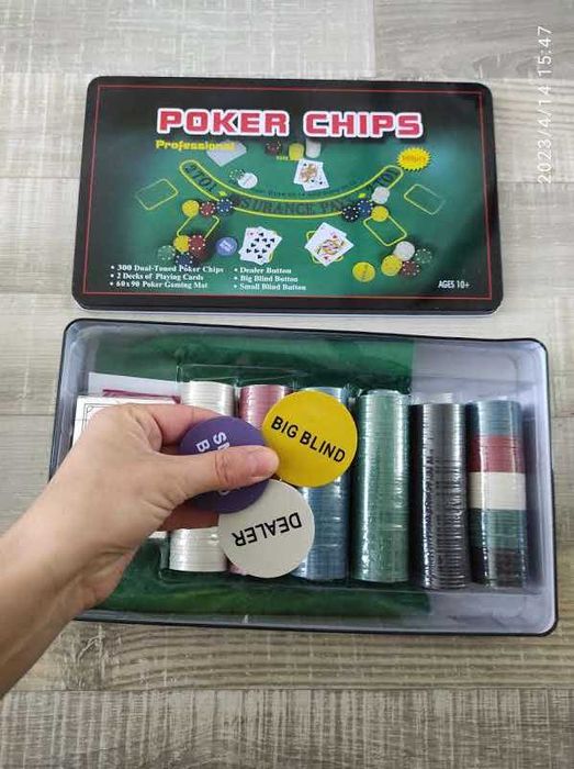 Набір для гри у покер (300 фішек) / Poker game