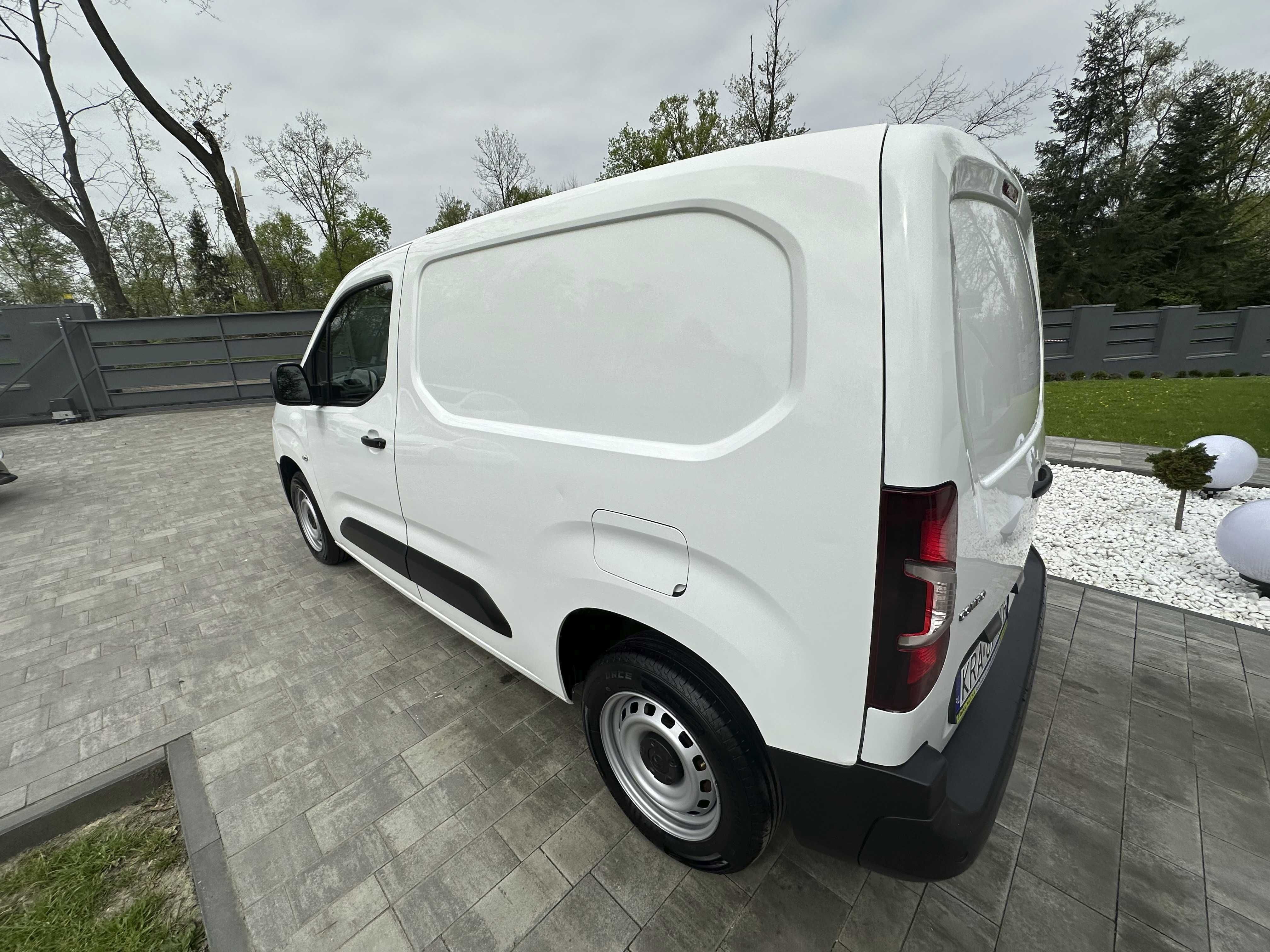 OPEL COMBO 2019 3 OSOBOWY Mały Przebieg Faktura Vat 23 % CENA BRUTTO !