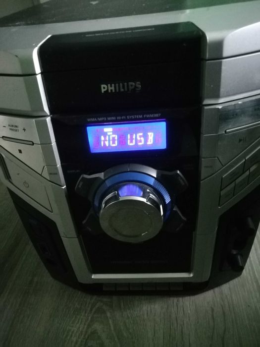 Wieża philips posiada wejście na USB jest na 3 płyty CD