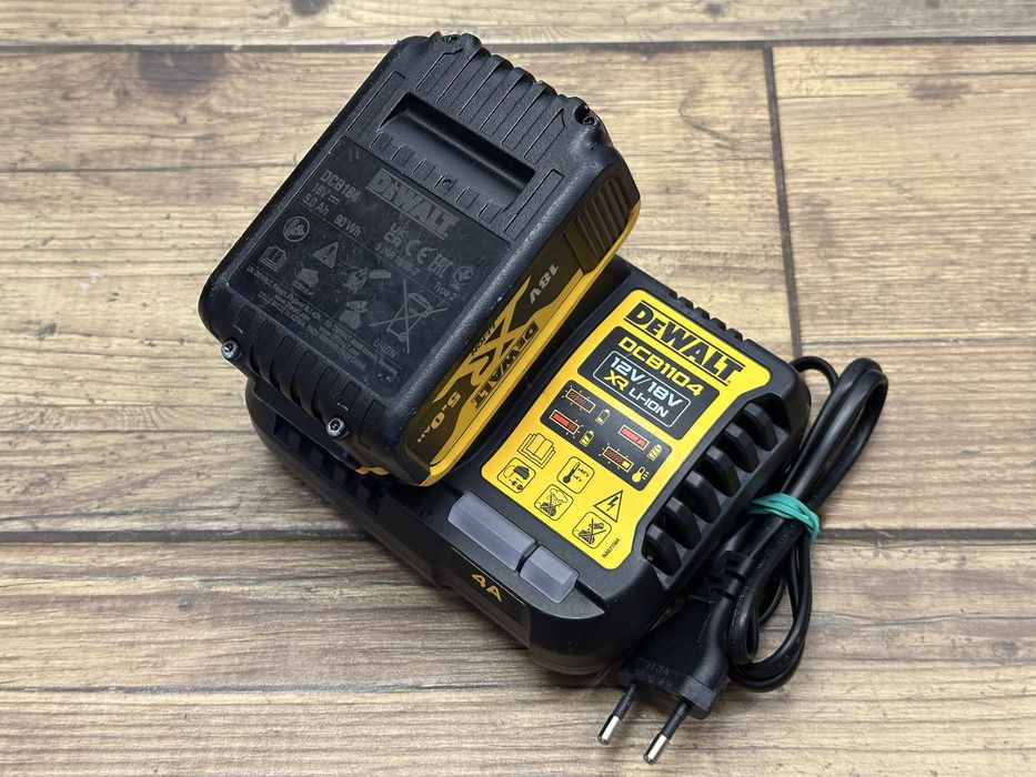 [Zestaw] Bateria akumulator 18V 5AH 2023r. | ładowarka DCB1104 DeWalt