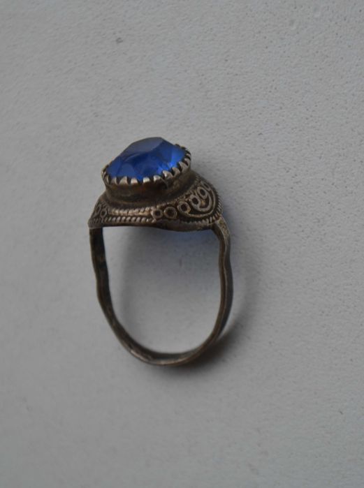 Кольцо серебряное. Корунд (искусственный сапфир). Серебро 875. 4,2 гм.