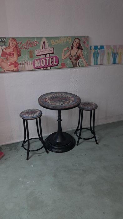 Mesa e bancos vintage