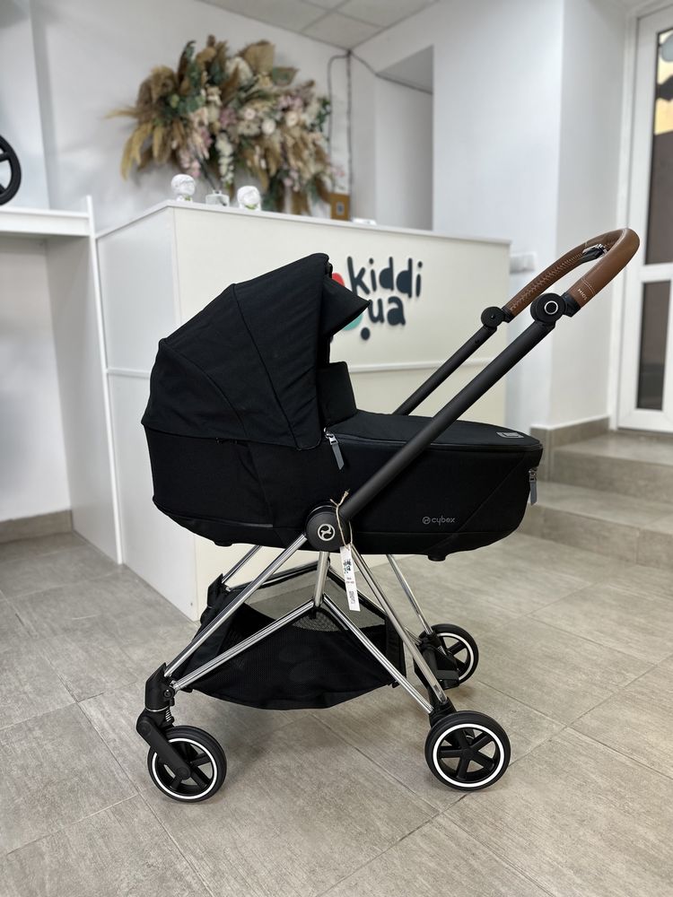 Cybex Mios в чорному кольорі