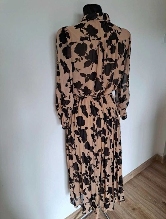 Reserved piekna i elegancka dluga sukienka