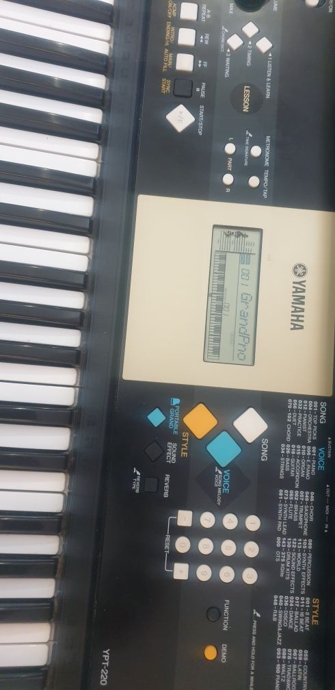 Yamaha + pedał + zasilacz+ stojak synte