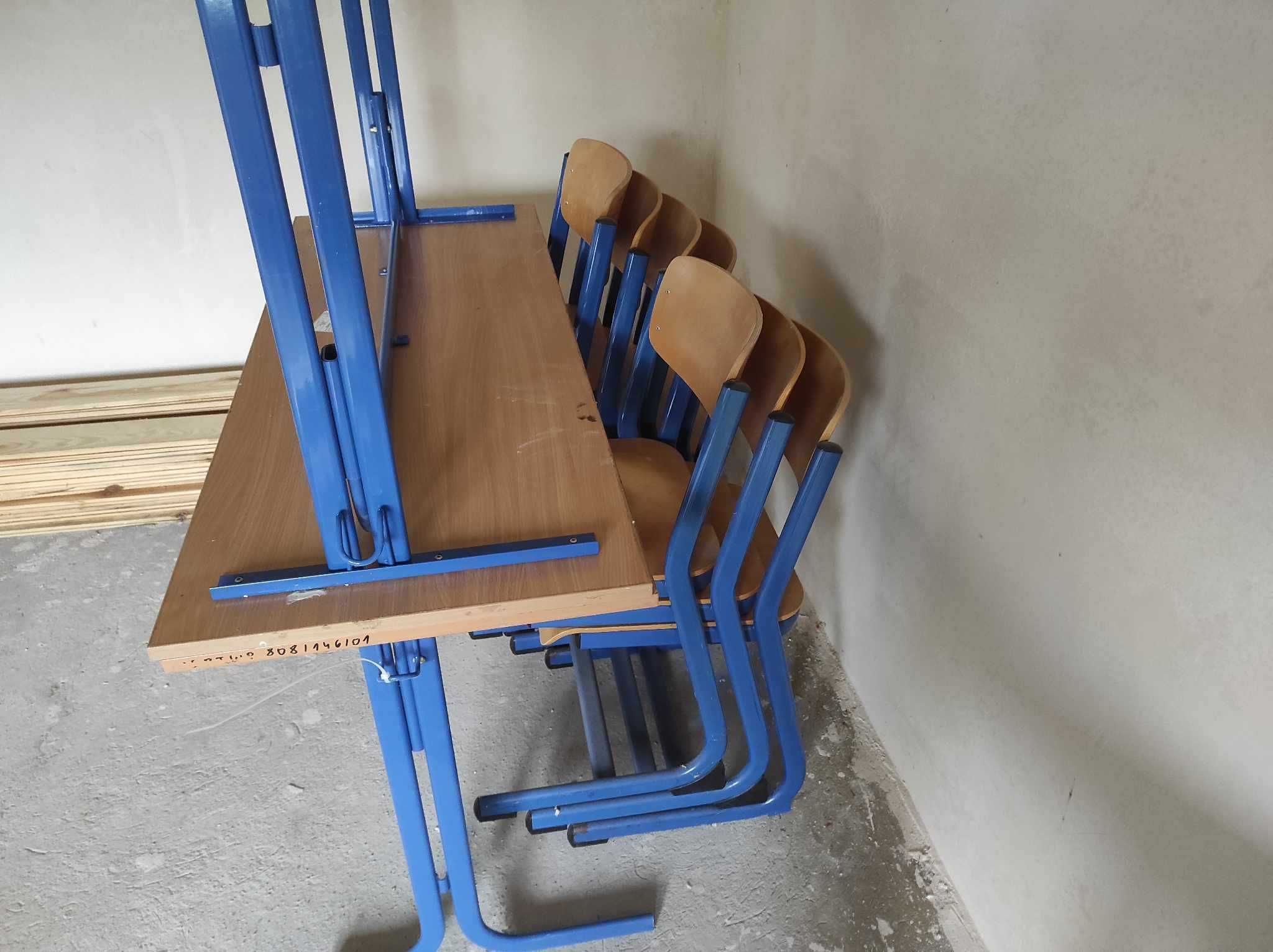 Ławki szkolne i krzesła  .