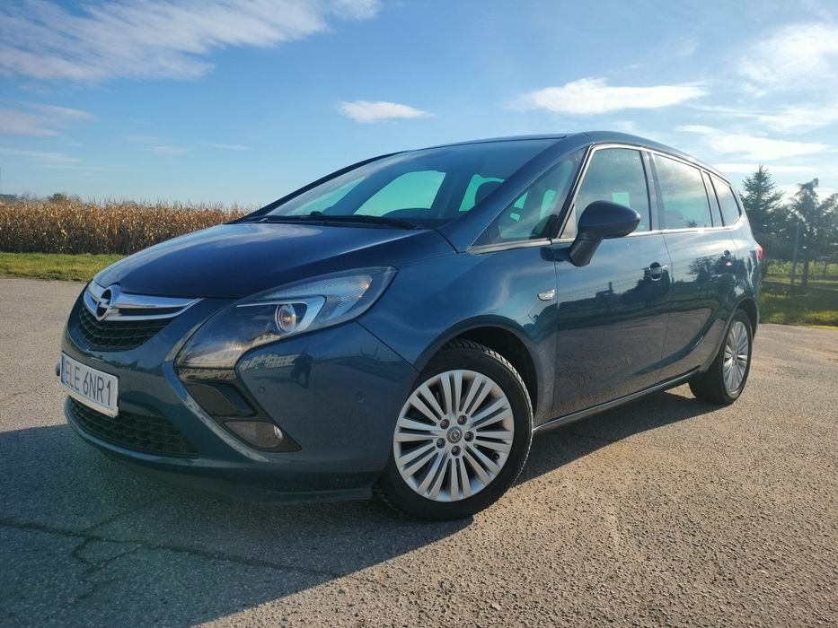 Opel Zafira 1.4 T 2016 rok Niski przebieg. Bogate wyposażenie.
