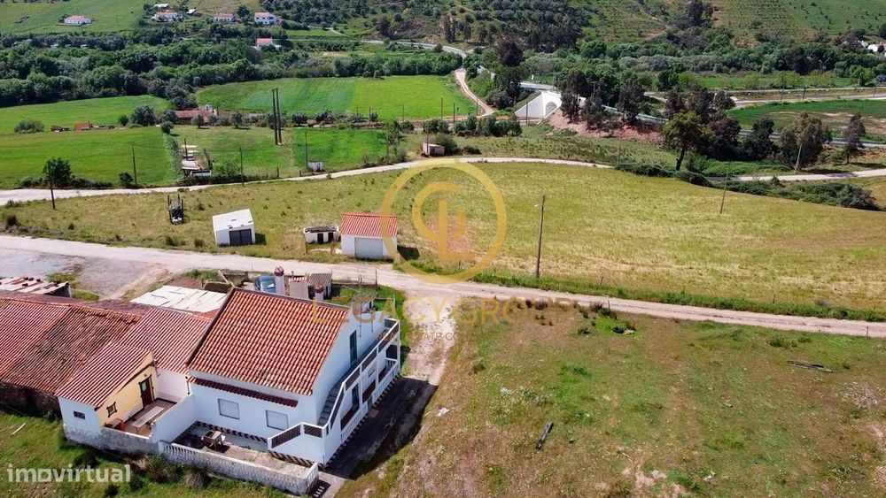 Moradia com terreno urbano em Santa Clara-a-Velha
