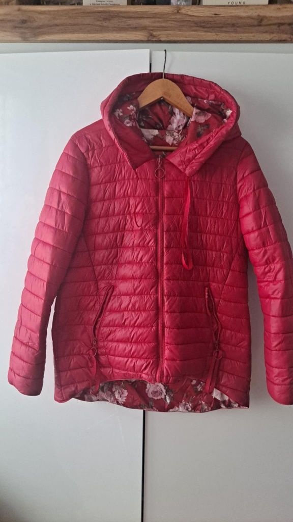 Czerwona/ w kwiaty/ dwustronna pikowana kurtka z kapturem r.L