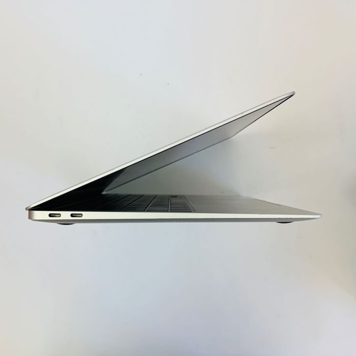 MacBook Air 13' M1 8/256 Silver