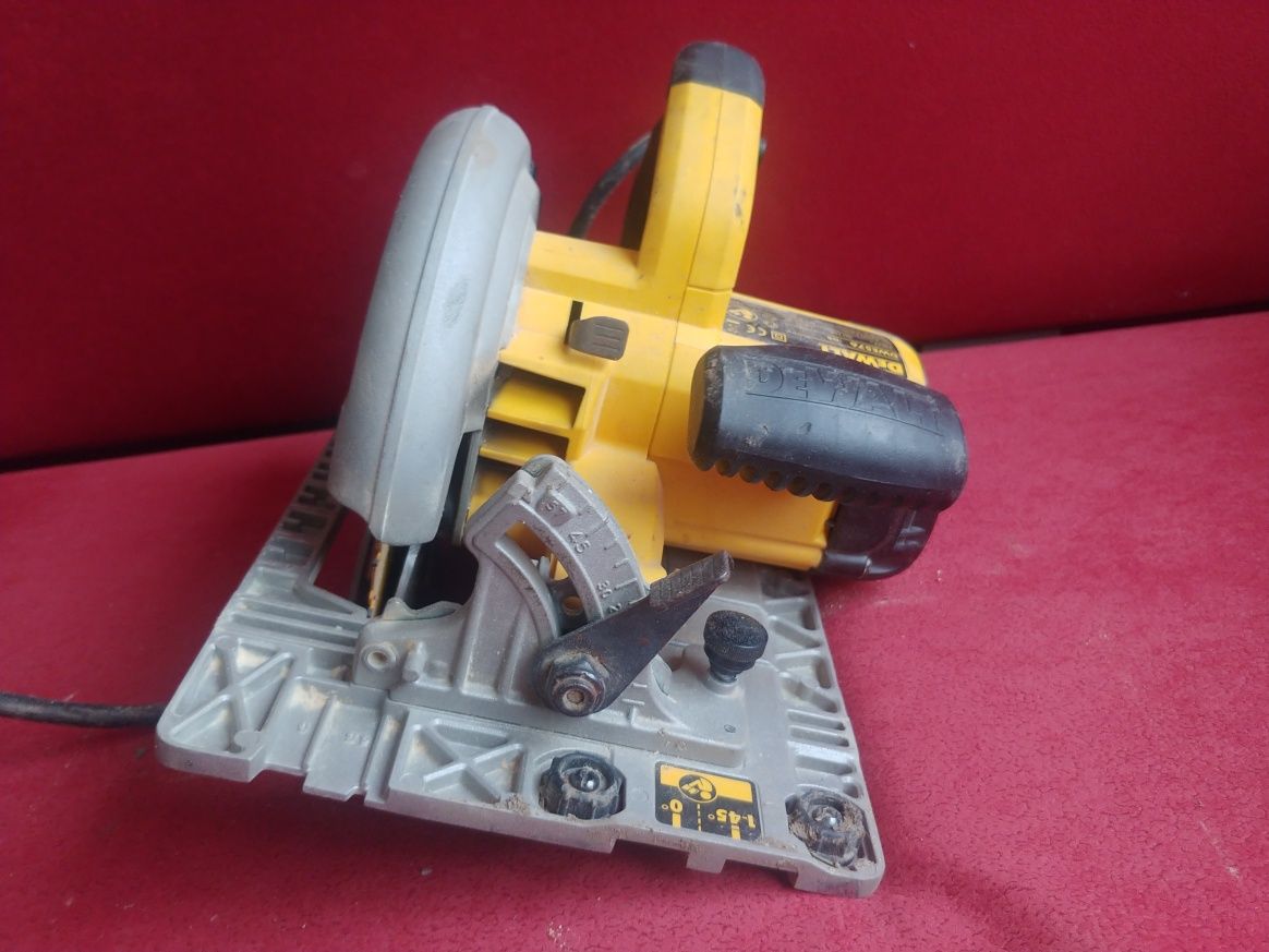 Pila tarczowa dewalt dwe 576