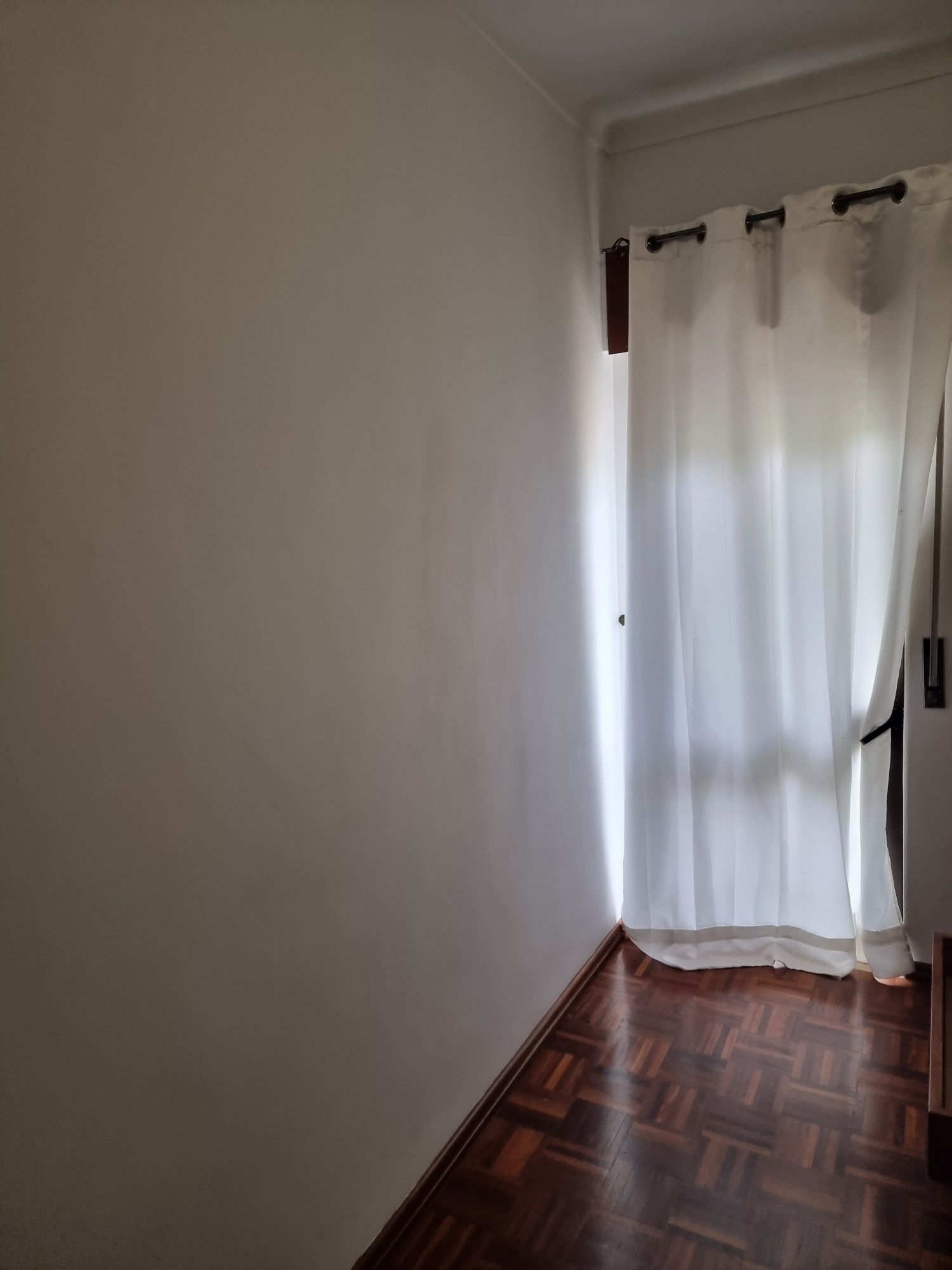 Quarto para arrendar.