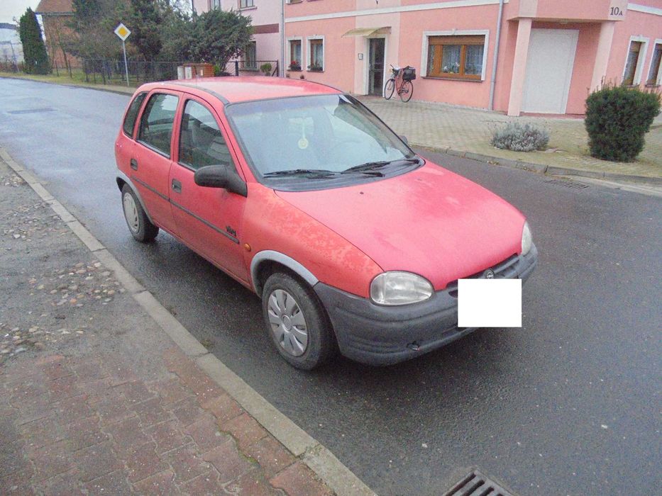 Opel Corsa B 1.4 benzyna 8 zaworowy kolor czerwony  na części