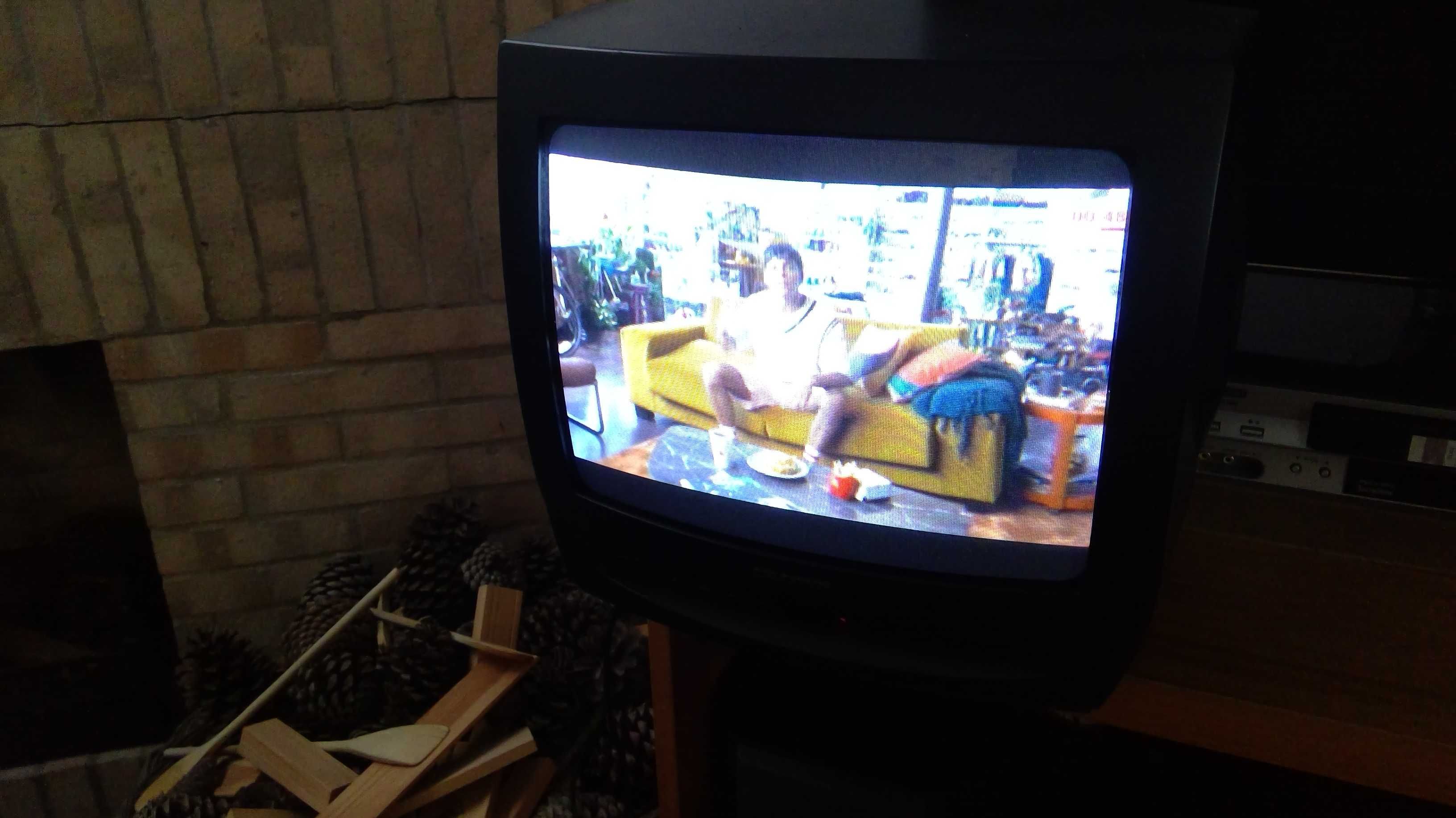 Televisor Crown com comando