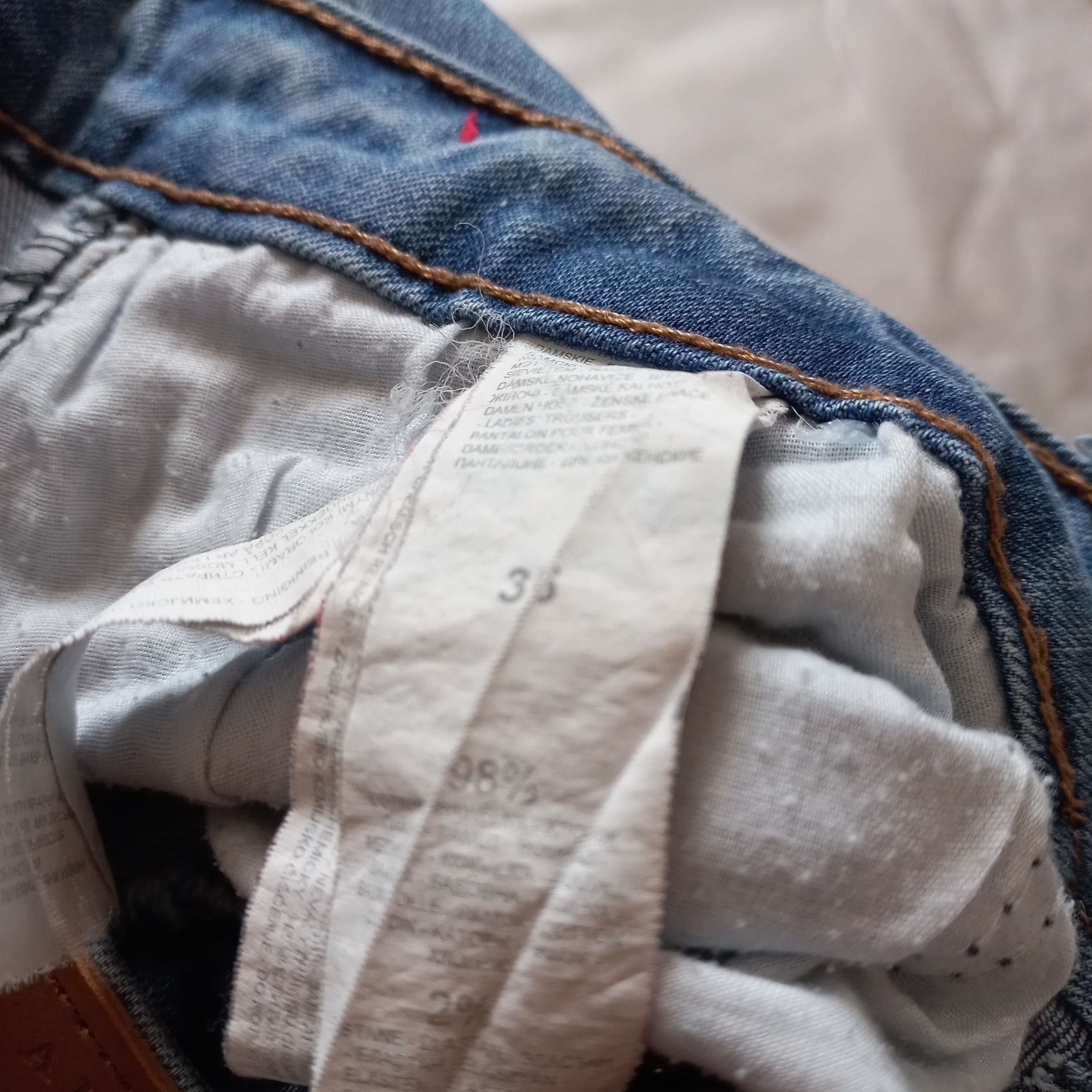 Spodnie damskie jeansowe cropp